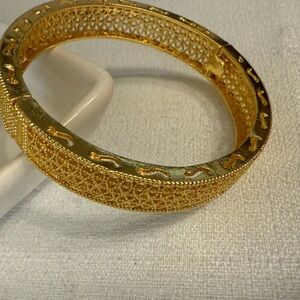 Elegant Goldplated Bangle Bracelet NWOT